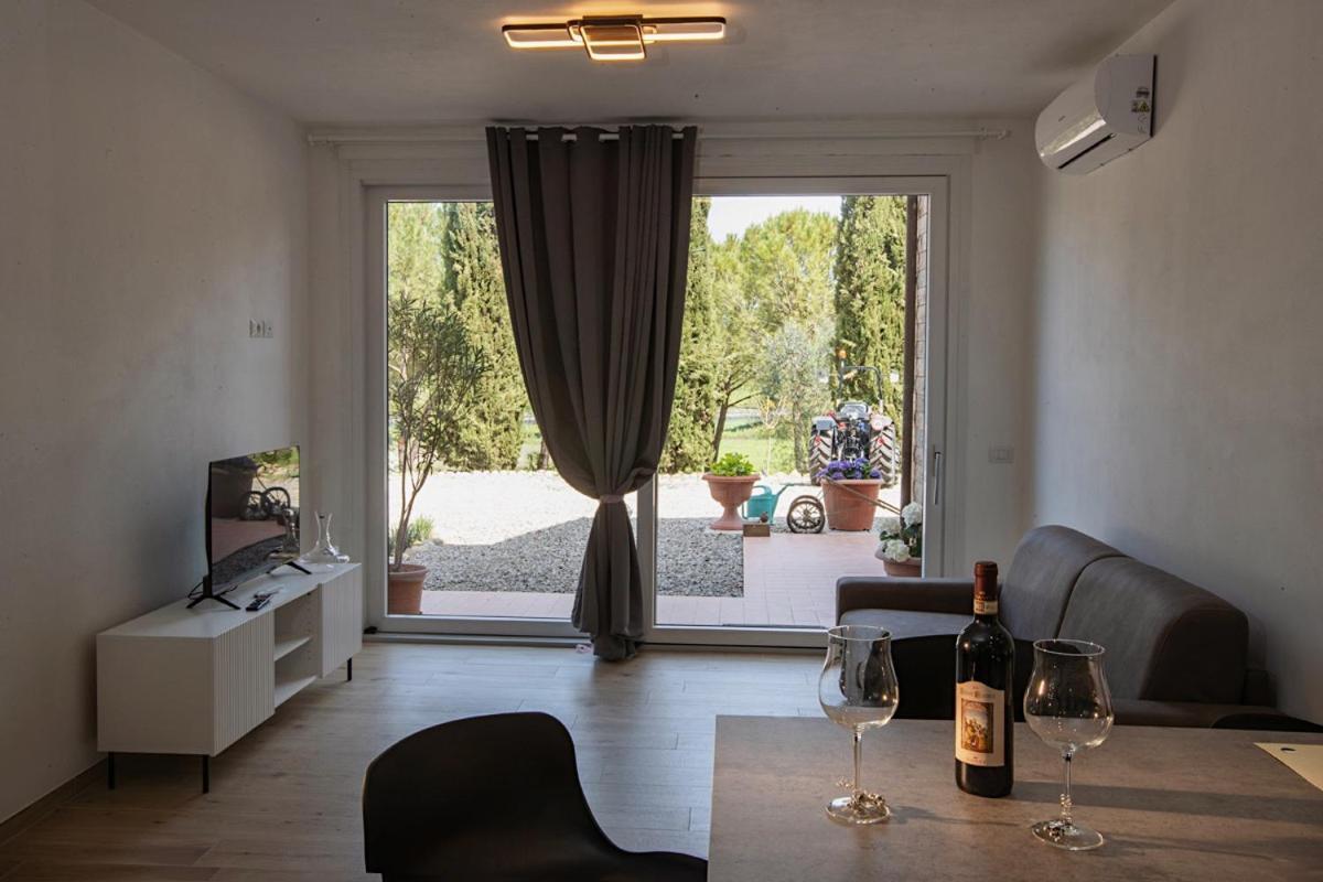 Agriturismo La Terrazza Sul Mangia Сиена Экстерьер фото